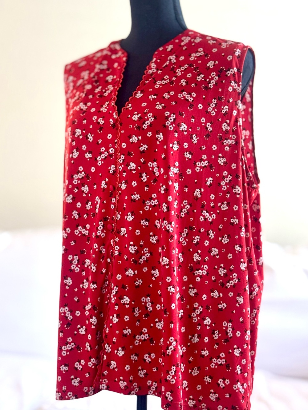 Karl Lagerfeld Red Floral Sleeveless Tunic Cottage Farmhouse Market Daisy Shirt